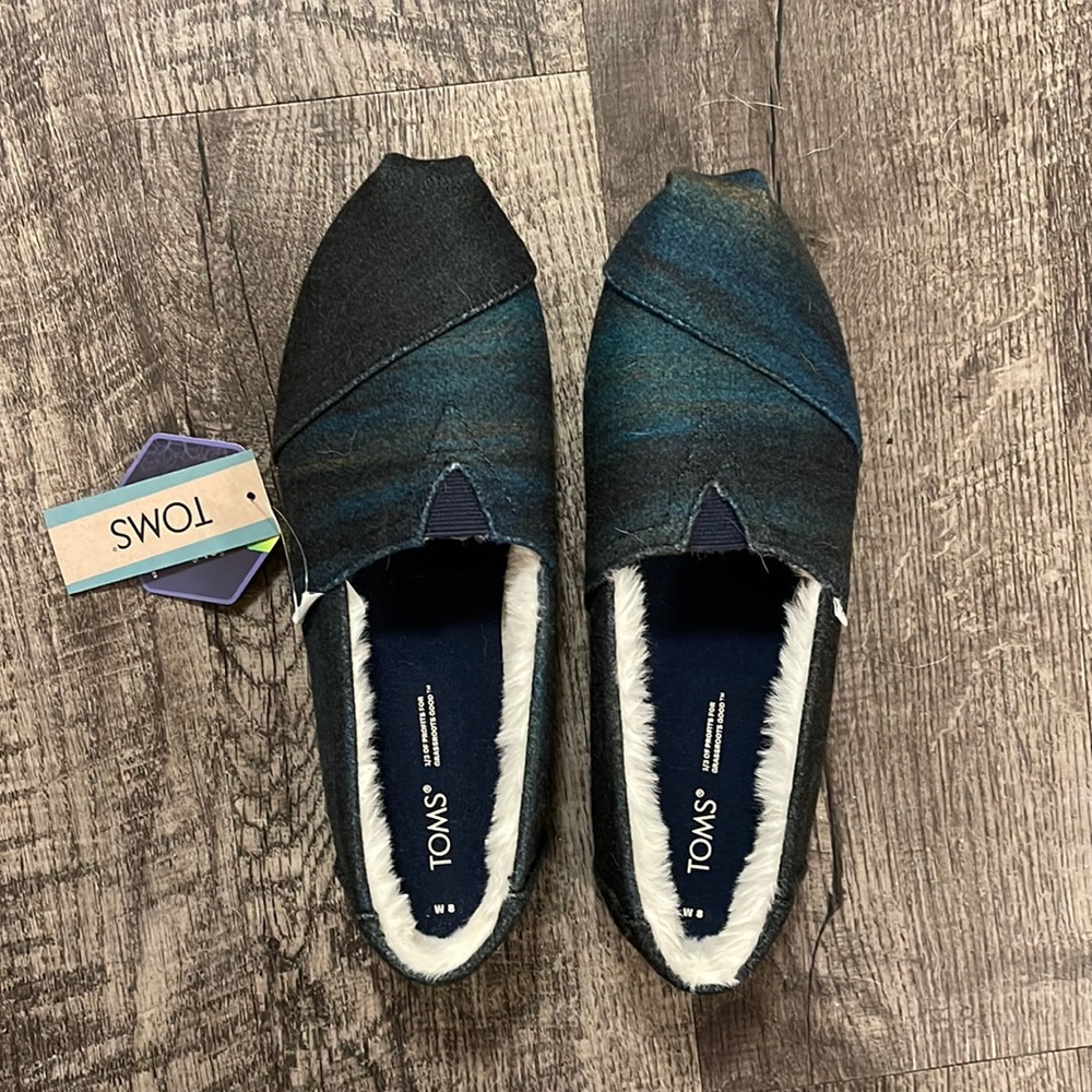 Brand new Toms